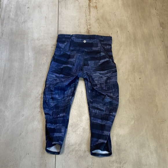 Lululemon Train Time Crops - Picture 2 of 4